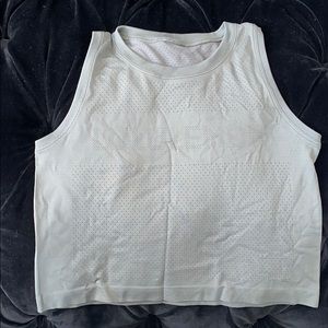 Lululemon Size 6 olive green crop top